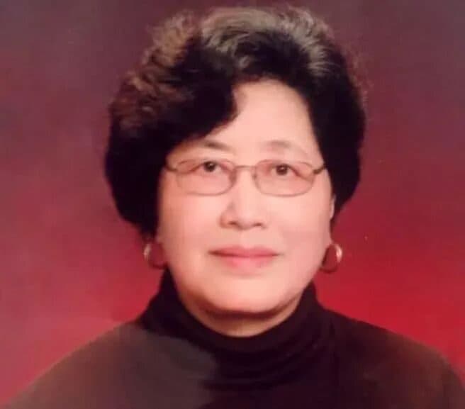 美中硅谷商会创会会长黄仪庄女士肖像。